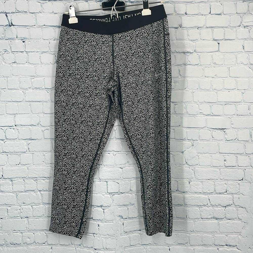 Nike Patterned Soft Stretchy Cropped Running Gym Workout Leggings